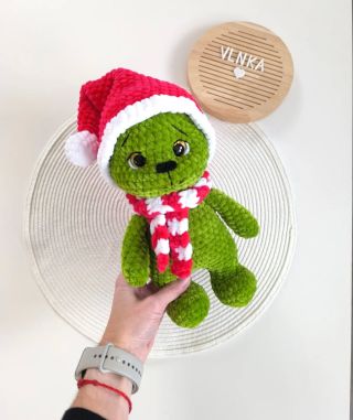 Z klbka priadze vznikol ten, čo vraj neznáša Vianoce, ale v skutočnosti ich potajomky miluje 💚 tento je v trochu milšej...